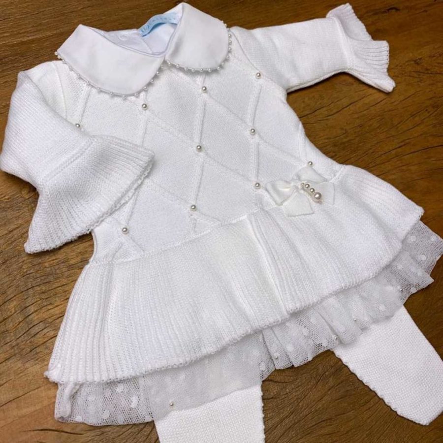 Vestido de batizado moderno: como escolher a roupa?