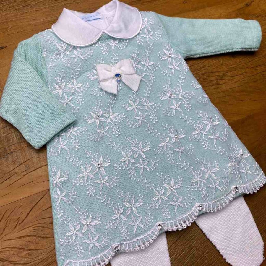 Vestido de batizado moderno: como escolher a roupa?