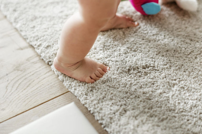 Primeiros passos do bebê: dicas e informações importantes