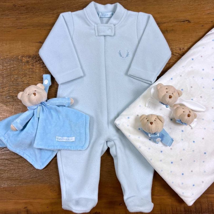 Macacão de manga comprida azul feito em tecido soft para bebê