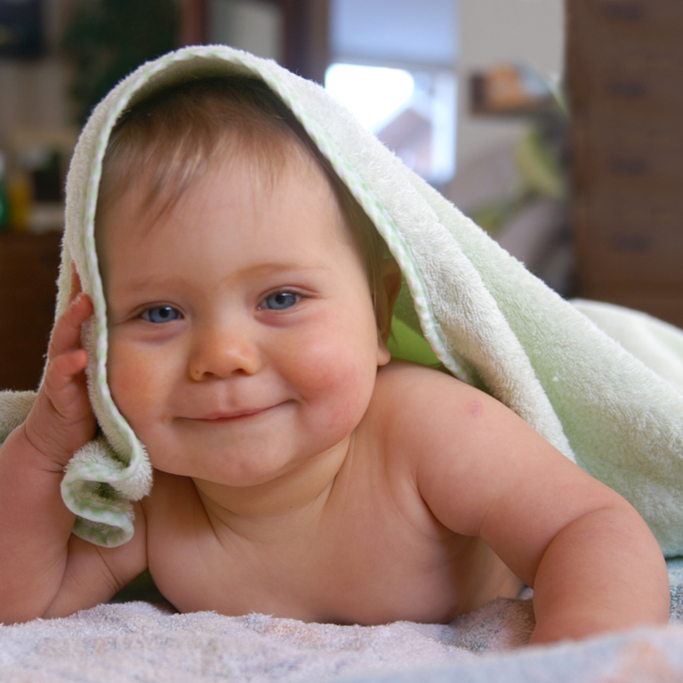 Saiba como escolher a toalha de banho ideal para seu bebê