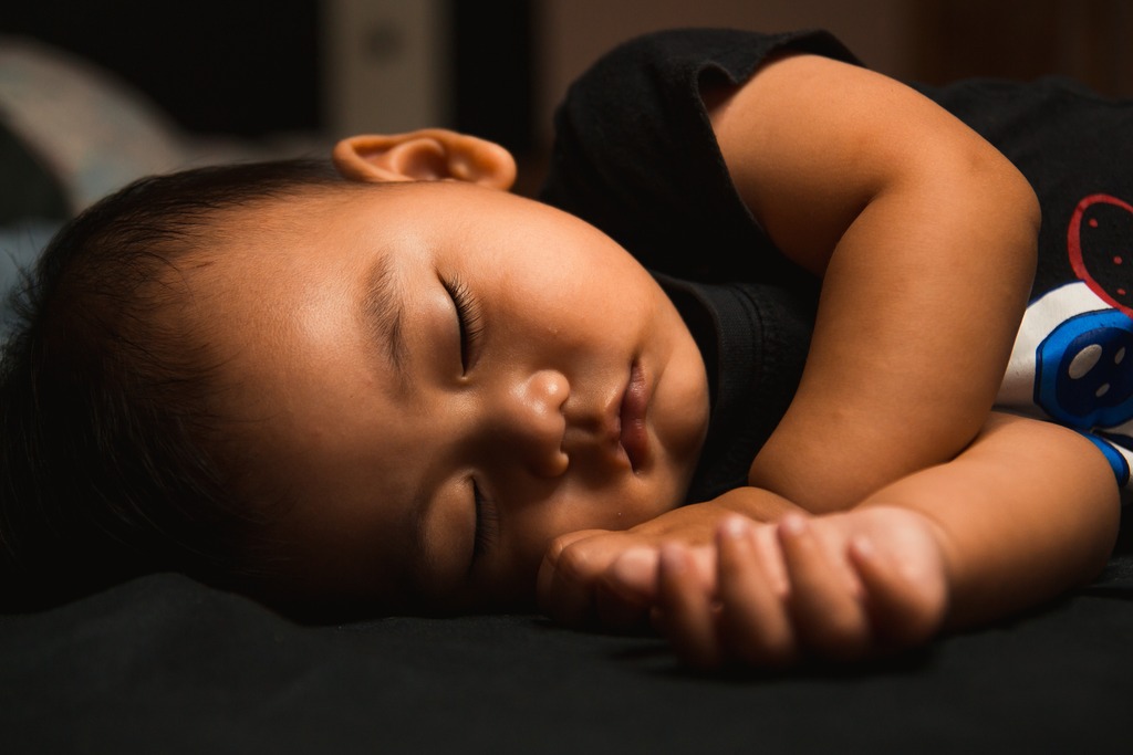 Como a roupinha influencia na qualidade do sono do bebê? Saiba como vestir o bebê para dormir!