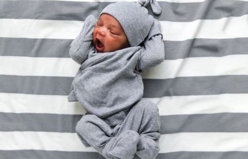 nomes de roupas de bebe recem nascido 500x321 - quais roupas comprar para recem nascido