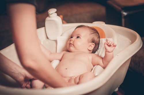 produtos banho bebe recem nascido 500x332 - banho do bebê recem nascido