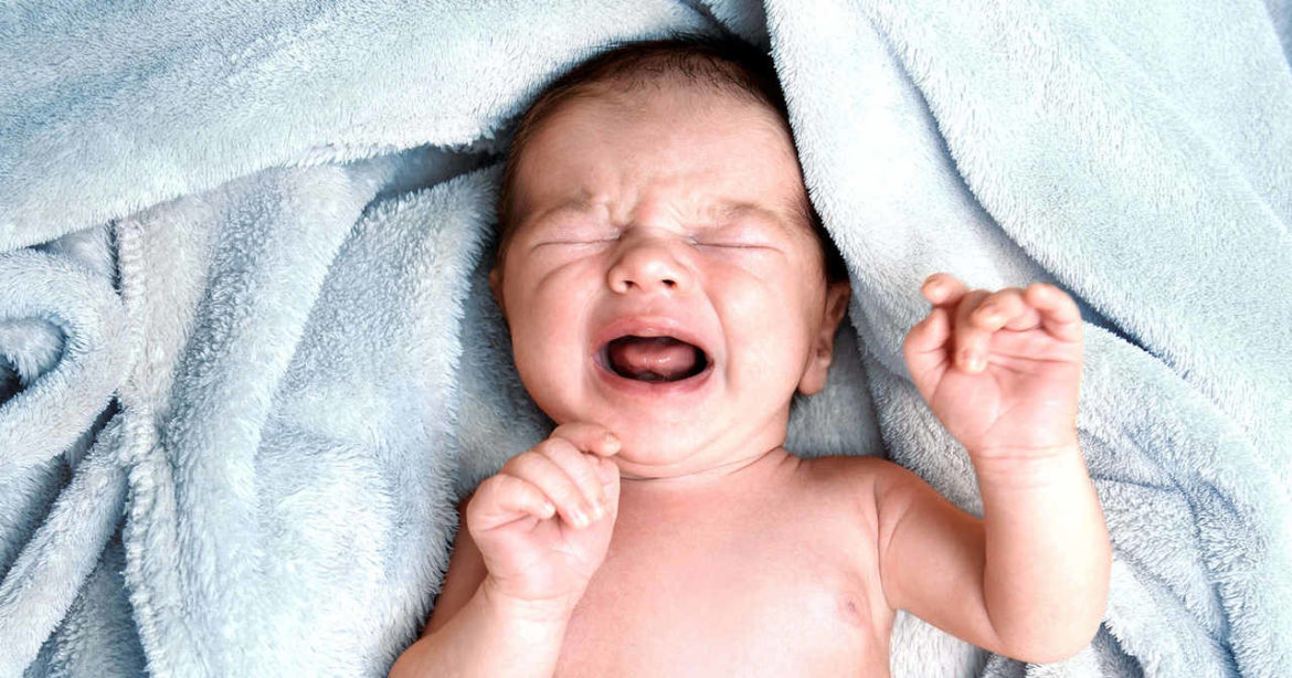 significado do choro do bebê. gripe em recém-nascidos. Nariz entupido