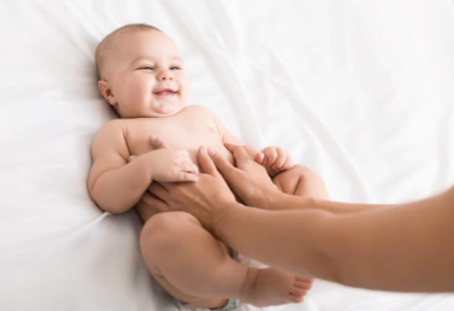 como aliviar colica de bebe recem nascido 500x343 - como aliviar colica de bebê recem nascido