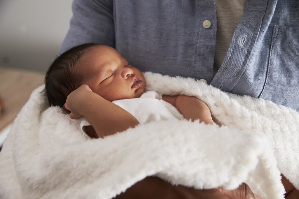 cuidados com o bebe no frio - Como agasalhar o bebê em locais frios e quentes: guia completo