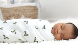 Cueiro e fralda de pano para bebês