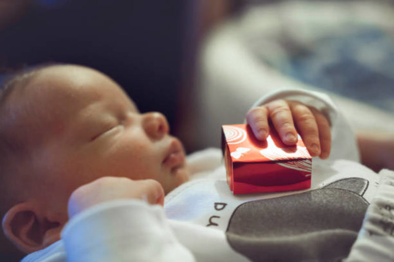 Precisa presentear um bebê recém-nascido? Confira mais de 15 dicas