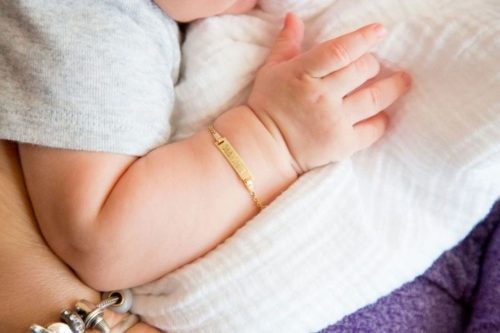 Punha de neném com pulseira / joia para bebe feminino