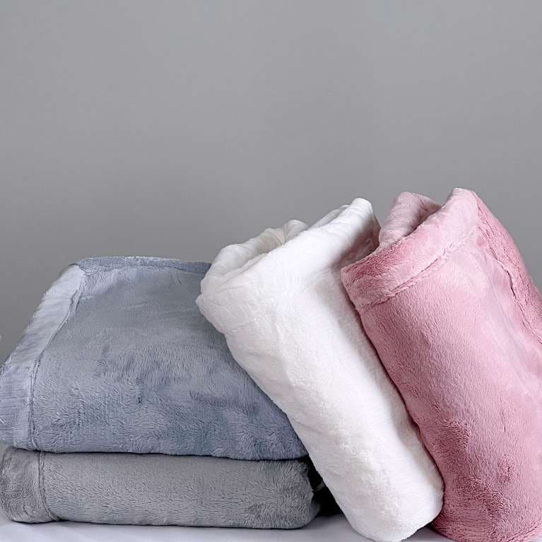 Cobertores ou mantas coloridas da marca Laleblu