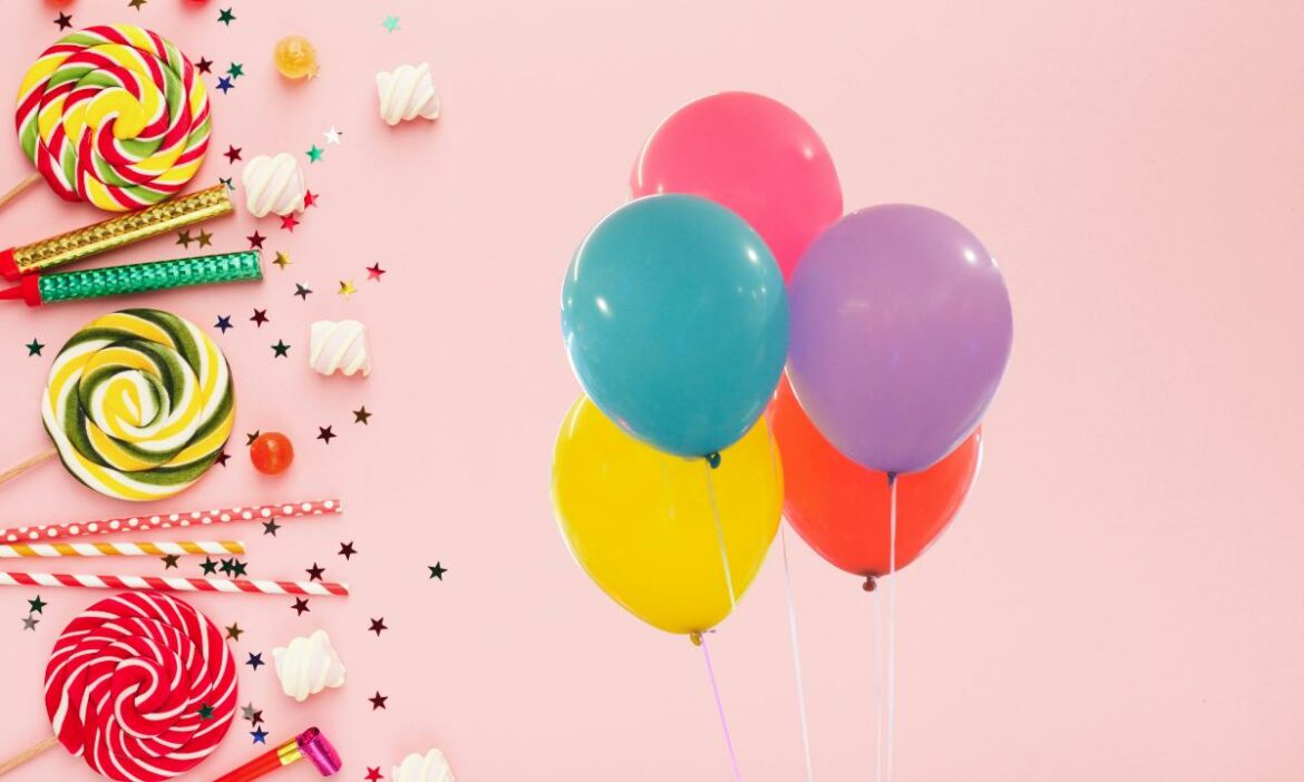 balões e efeites utilizados para enfeitar as festas de aniversário de bebês