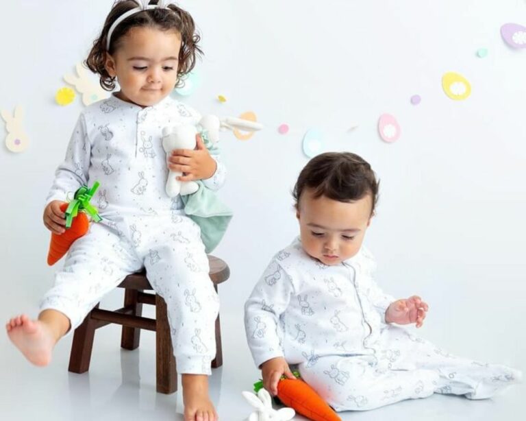 Encanto e fofura: As melhores roupinhas temáticas de páscoa para seu bebê