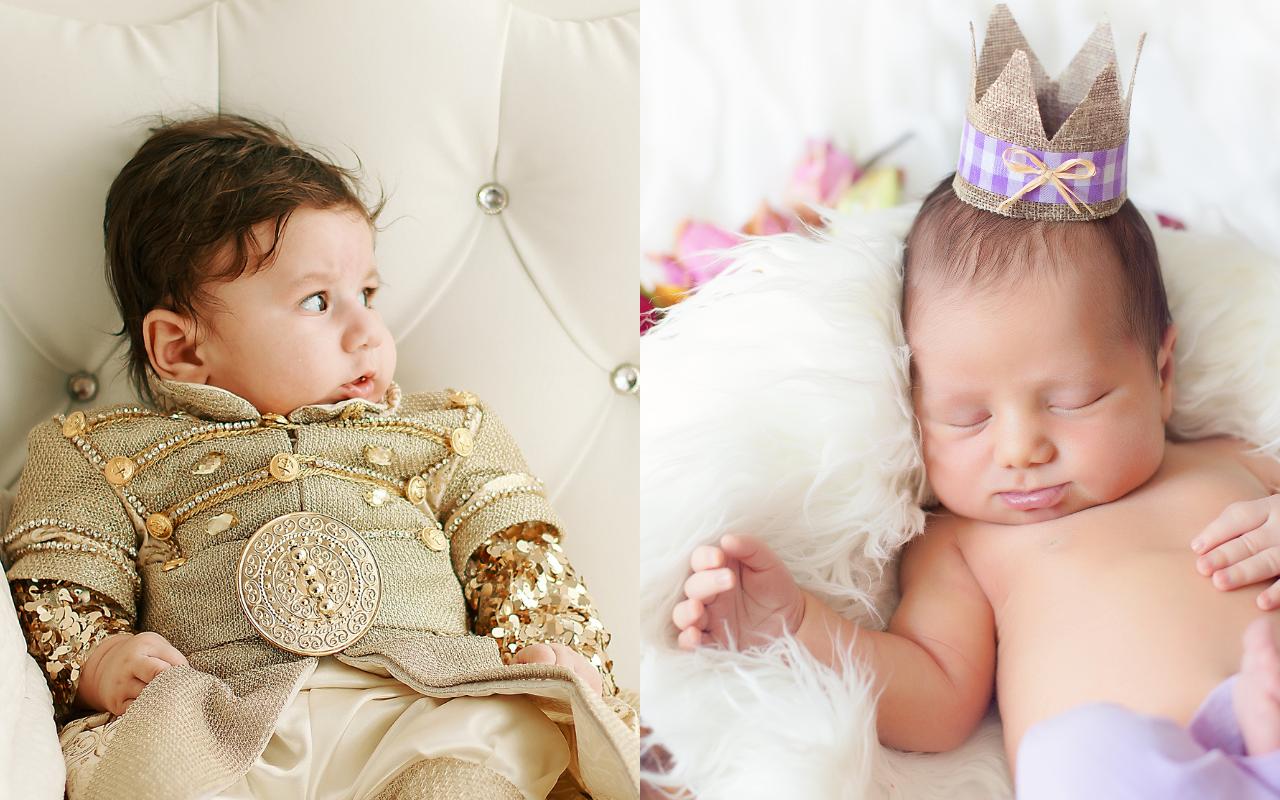 Bebês vestidos de príncipe e princesa.